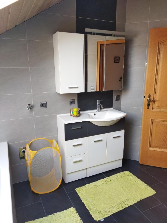 Aussergewoehnliche Atelierferienwohnung Mit Balkon An Der Donau Winzer Bagian luar foto