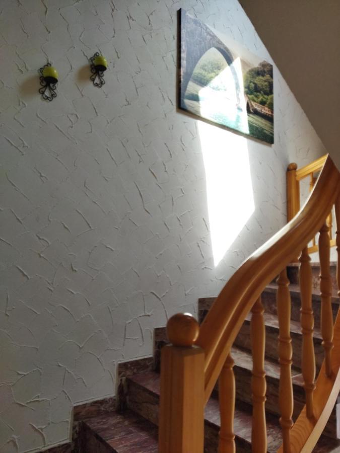 Aussergewoehnliche Atelierferienwohnung Mit Balkon An Der Donau Winzer Bagian luar foto