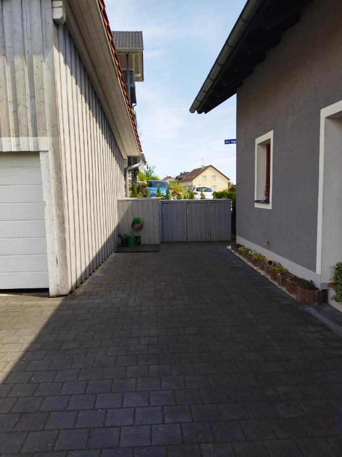Aussergewoehnliche Atelierferienwohnung Mit Balkon An Der Donau Winzer Bagian luar foto