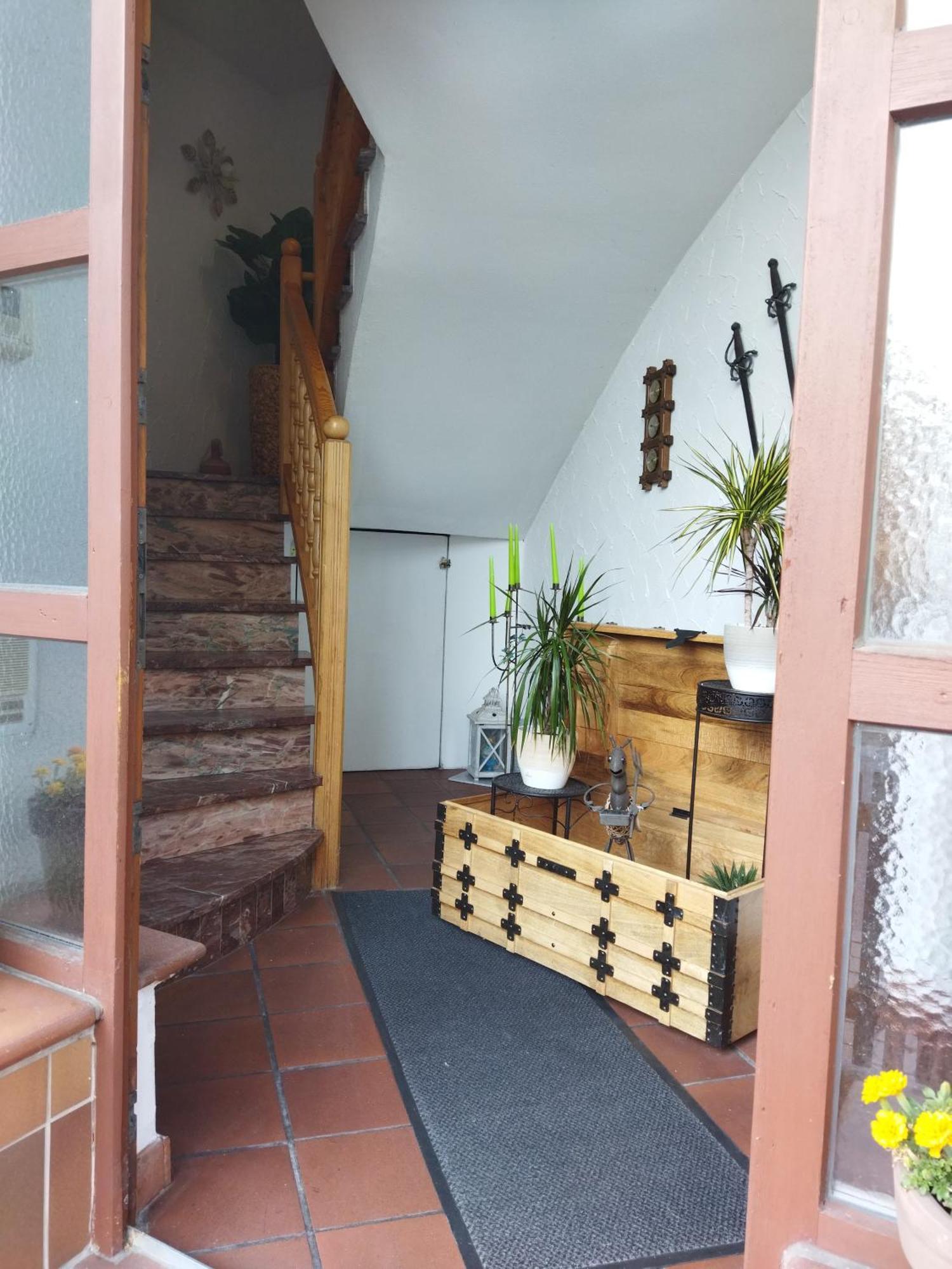 Aussergewoehnliche Atelierferienwohnung Mit Balkon An Der Donau Winzer Bagian luar foto